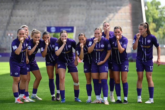 Torjubel 2. Bundesliga Frauen SGS Essen Eintracht Frankfurt II 02.08.2026 Torjubel der SGS Essen, 2. Bundesliga der Frauen, 01. Spieltag, SGS Essen gegen Eintracht Frankfurt II am 02. August 2026 im Stadion an der Hafenstraße, Essen. Endstand 3:1, vor 1.021 Zuschauern *** Goal Celebration: Women s 2. Bundesliga, SGS Essen vs. Eintracht Frankfurt II, August 2, 2026. Goal celebration by SGS Essen, Women s 2. Bundesliga, Matchday 1, SGS Essen vs. Eintracht Frankfurt II on August 2, 2026, at the Stadion an der Hafenstraße in Essen; final score 3–1, in front of 1,021 spectators
