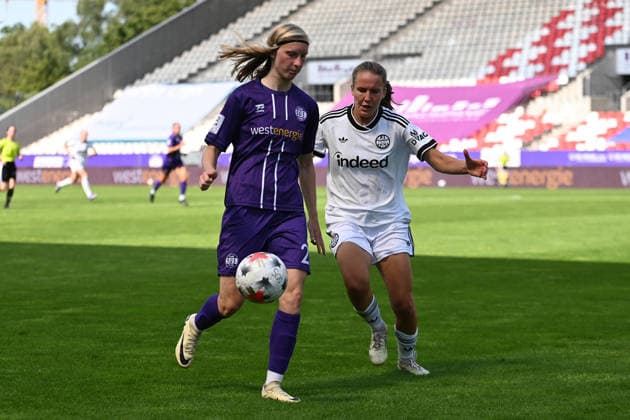 Kyra Spitzner 2. Bundesliga Frauen SGS Essen Eintracht Frankfurt II 02.08.2026 Kyra Spitzner (SGS Essen), 2. Bundesliga der Frauen, 01. Spieltag, SGS Essen gegen Eintracht Frankfurt II am 02. August 2026 im Stadion an der Hafenstraße, Essen. Endstand 3:1, vor 1.021 Zuschauern *** Kyra Spitzner, Women s 2. Bundesliga: SGS Essen vs. Eintracht Frankfurt II, August 2, 2026; Kyra Spitzner, SGS Essen, Women s 2. Bundesliga, Matchday 1, SGS Essen vs. Eintracht Frankfurt II on August 2, 2026, at the Stadion an der Hafenstraße in Essen; final score 3–1, in front of 1,021 spectators