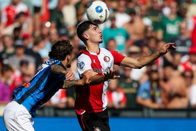 2026-08-02 Feyenoord v Atalanta Bergamo - Pre Season Friendly ROTTERDAM, NETHERLANDS - AUGUST 2: Shaqueel van Persie of Feyenoord wins the headed ball of Lorenzo Bernasconi of Atalanta Bergamo during the Pre Season Friendly match between Feyenoord and Atalanta Bergamo at Stadion Feijenoord on August 2, 2026 in Rotterdam, Netherlands. Rotterdam Stadion Feijenoord Netherlands Content not available for redistribution in The Netherlands directly or indirectly through any third parties. Copyright: xHansxvanxderxValkx