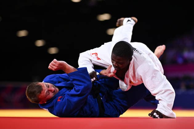 COM26 JUDO, Franck Ulrick Tahman Zan of Cameroon (white) competes with Oliver Barratt of Wales during the Men s Judo -100kg Bronze Medal match during the Glasgow 2026 Commonwealth Games at SEC Centre Hall 4 in Glasgow, Scotland, Sunday, August 02, 2026. ( NO ARCHIVING, EDITORIAL USE ONLY Glasgow Scotland United Kingdom  Copyright: xLUKASxCOCHx 20260803176562640855