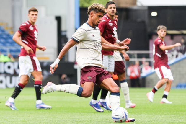 BURNLEY, ENGLAND - AUGUST 2: Ugo Raghouber of Burnley controls the ball during the pre-season friendly match between Burnley and Torino at Turf Moor on August 2, 2026 in Burnley, England.  Copyright: xSeanxChandlerx xSPPx Sportspressphoto_SPR199435