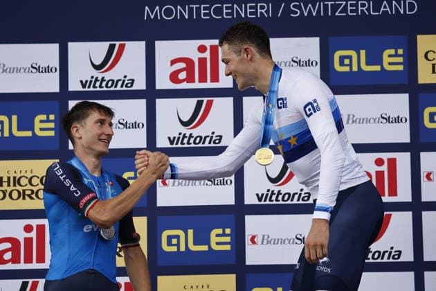02.08.2026, Monteceneri, Monte Ceneri, 2026 UEC MTB European Championship, EM, Europameisterschaft XCO Men Elite s Final (cross country olympic) Juri Zanotti 9 (ITA) and Charlie Aldridge 2 (GBR) congratulating themselves for first and second place Monteceneri Monte Ceneri Ticino Switzerland *** August 2, 2026, Monteceneri, Monte Ceneri, 2026 UEC MTB European Championship XCO Men s Elite Final (Cross Country Olympic) Juri Zanotti (9, ITA) and Charlie Aldridge (2, GBR) congratulating each other on first and second place Monteceneri, Monte Ceneri, Ticino, Switzerland Copyright: xJustPictures.ch FrancescoxMinghettix jp-en-FrMi-_NG_2732