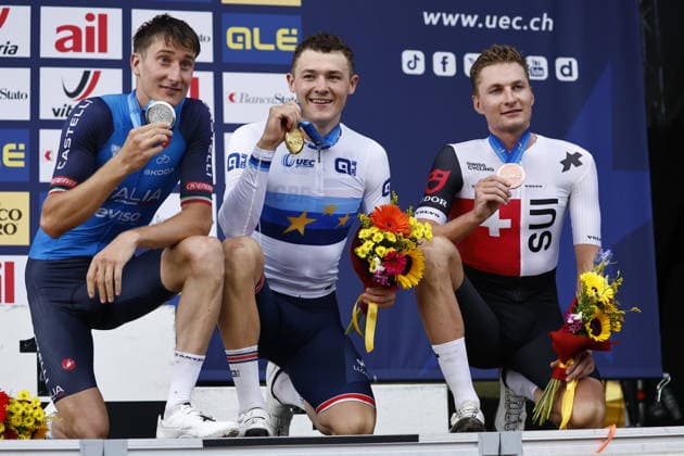 02.08.2026, Monteceneri, Monte Ceneri, 2026 UEC MTB European Championship, EM, Europameisterschaft XCO Men Elite s Final (cross country olympic) Juri Zanotti 9 (ITA) 2nd place and silver medal, Charlie Aldridge 2 (GBR) 1st place, European Champion and gold medal and Fabio Püntener 1 (SUI) 3rd place and bronze medal Monteceneri Monte Ceneri Ticino Switzerland *** August 2, 2026, Monteceneri, Monte Ceneri, 2026 UEC MTB European Championship XCO Men s Elite Final, Cross-Country Olympic: Juri Zanotti 9 ITA, 2nd place and silver medal, Charlie Aldridge 2 GBR 1st place, European Champion, and gold medal; and Fabio Püntener 1 SUI 3rd place and bronze medal; Monteceneri, Monte Ceneri, Ticino, Switzerland Copyright: xJustPictures.ch FrancescoxMinghettix jp-en-FrMi-_NG_2812