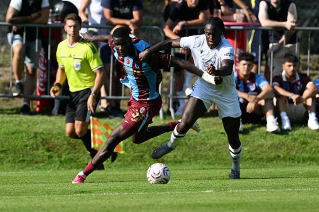 Trabzonspor v Udinese Calcio - Friendlies LINDABRUNN, AUSTRIA - AUGUST 02: Paul Onuachu (L) of Trabzonspor in action against Oumar Solet (R) of Udinese during a pre-season friendly match between Trabzonspor and Udinese Calcio at the Lindabrunn Sports Center in Austria on August 02, 2026. Hasan Tascan Anadolu Lindabrunn Austria. Editorial use only. Please get in touch for any other usage.  Copyright: x2026xAnadoluxHasanxTascanx