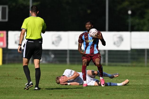 Trabzonspor v Udinese Calcio - Friendlies LINDABRUNN, AUSTRIA - AUGUST 02: Chibuike Nwaiwu (R) of Trabzonspor in action during a pre-season friendly match between Trabzonspor and Udinese Calcio at the Lindabrunn Sports Center in Austria on August 02, 2026. Hasan Tascan Anadolu Lindabrunn Austria. Editorial use only. Please get in touch for any other usage.  Copyright: x2026xAnadoluxHasanxTascanx