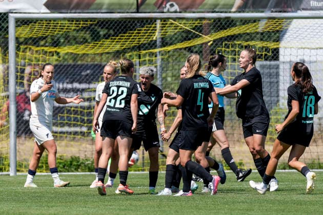 Spielerinnen vom FC Viktoria Berlin, jubeln über das Tor zum 0:1, Jubel, Torjubel, Torerfolg, celebrate the goal, goal, celebration, jubelt ueber das Tor, Freuen, Freude, freut sich, optimistisch, positiv, Spielszene, Highlight, Action, Aktion, 02.08.2026, St. Leon-Rot (Deutschland), Fussball, 2. Frauen-Bundesliga, TSG 1899 Hoffenheim U20 - FC Viktoria Berlin, DFB DFL REGULATIONS PROHIBIT ANY USE OF PHOTOGRAPHS AS IMAGE SEQUENCES AND OR QUASI-VIDEO. *** Players from FC Viktoria Berlin celebrate the goal that makes the score 0–1, Celebration, goal celebration, scoring a goal, celebrate the goal, goal, celebration, celebrating the goal, joy, happiness, happy, optimistic, positive, game scene, highlight, action, 02 08 2026, St. Leon-Rot, Germany, soccer, Women’s Bundesliga 2, TSG 1899 Hoffenheim U20 vs. FC Viktoria Berlin, DFB and DFL regulations prohibit any use of photographs as image sequences and or quasi-video xozx