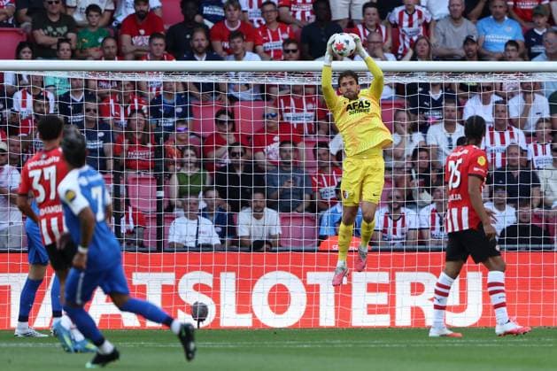 EINDHOVEN , 02-08-2026 , Philips Stadium , Dutch football Johan Cruijff Schaal season 2026 2027, Match between PSV - AZ , picture shows , AZ keeper Jari de Busser PSV - AZ (JC Cup)  x205409077x Copyright: