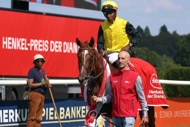 02.08.2026, Duesseldorf, Nordrhein-Westfalen, GER - Soreanga mit Eduardo Pedroza nach dem Sieg im Henkel 168. Preis der Diana. Galopprennbahn Duesseldorf-Grafenberg. (Pferd, Jockey, Soreanga, Pedroza, Sieg) 260802S790DUESSELDORF.JPG *** August 2, 2026, Düsseldorf, North Rhine-Westphalia, GER Soreanga with Eduardo Pedroza after winning the Henkel 168 Preis der Diana at the Düsseldorf Grafenberg Racetrack Horse, jockey, Soreanga, Pedroza, victory 260802S790DUESSELDORF JPG