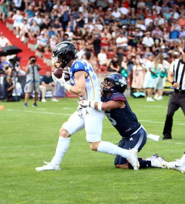 von links Luis GEYER(Muenchen), Amir KILANI (Paris), European Football Alliance, Munich Ravens vs Paris Musketeers, Unterhaching, Sportpark Unterhaching, 02.08.26, *** From left: Luis GEYER, Munich; Amir KILANI, Paris; European Football Alliance; Munich Ravens vs. Paris Musketeers; Unterhaching; Sportpark Unterhaching; August 2, 2026; Copyright: WolfgangxFehrmann