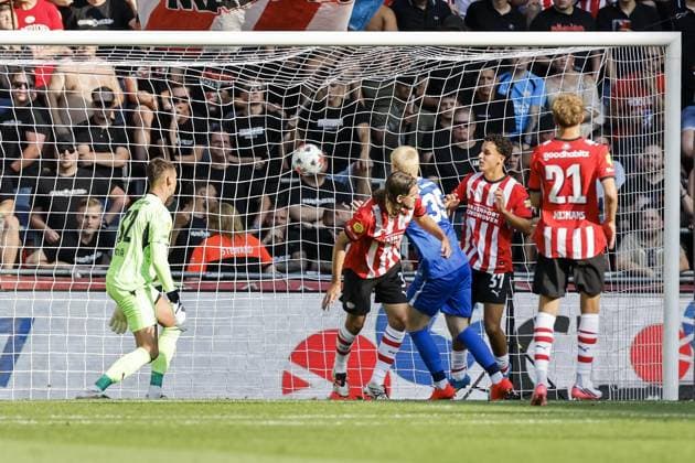 EINDHOVEN - Mexx Meerdink of AZ Alkmaar scores 0-1 during the 30th edition of the Johan Cruyff Shield between PSV Eindhoven and AZ Alkmaar at the Phillips Stadium on August 2, 2026 in Eindhoven, the Netherlands. PIETER STAM DE JONGE ANP Johan Cruijff Shield 2026 27 xVIxANPxSportx xxANPxIVx 564762469 originalFilename: 564762469.jpg