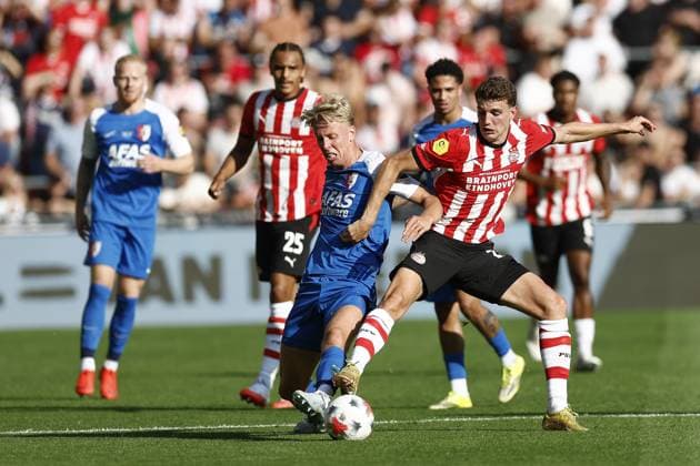 EINDHOVEN , 02-08-2026 , Philips Stadium , Dutch football Johan Cruijff Schaal season 2026 2027, Match between PSV - AZ , picture shows , AZ player Billy van Duijl , PSV player Guus Til PSV - AZ (JC Cup)  x205409692x Copyright:
