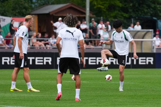 02.08.2026, xydrx, Fußball, Trainingslager, Borussia Mönchengladbach, Saison 2026 2027, Stadion am Birkenmoos: Isac Lidberg (Borussia Moenchengladbach, 3) Shuto Machino (Borussia Moenchengladbach, 18) DFB regulations prohibit any use of photographs as image sequences and or quasi-video. *** August 2, 2026, xydrx, soccer, training camp, Borussia Mönchengladbach, 2026–2027 season, Birkenmoos Stadium, Isac Lidberg, Borussia Mönchengladbach; 3 Shuto Machino, Borussia Mönchengladbach; 18 DFB regulations prohibit any use of photographs as image sequences and or quasi-video Copyright: HMBxMedia YannisxDreimann
