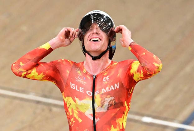 COM26 Track cycling, Rad, Radsport, Bahnrad, Bahn Matthew Bostock of Isle of Man celebrates after winning the Mens 40km Points Race Final during the Glasgow 2026 Commonwealth Games Track Cycling at the Sir Chris Hoy Velodrome in Glasgow, Scotland, Sunday, August 2, 2026. ( NO ARCHIVING, EDITORIAL USE ONLY Glasgow Scotland United Kingdom  Copyright: xDEANxLEWINSx 20260803192779967023