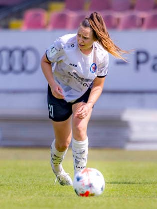 Ingolstadt, Deutschland 02. August 2026: 2. BL - Frauen - 2026 2027 - Sp. 1 - FC Ingolstadt 04 gegen 1. FFC Turbine Potsdam Im Bild: Anna Turoczy (1.FFC) unzufrieden auf dem Spielfeld. DFL DFB regulations prohibit any use of photographs as image sequences and or quasi-video ESV-Stadion Bayern *** Ingolstadt, Germany August 2, 2026 2nd Division Women 2026–2027 Match 1: FC Ingolstadt 04 vs. 1 FFC Turbine Potsdam Pictured: Anna Turoczy of 1 FFC, looking dissatisfied on the field. DFL and DFB regulations prohibit any use of photographs as image sequences and or quasi- video ESV Stadion Bayern Copyright: xFotostandx xSchäferx