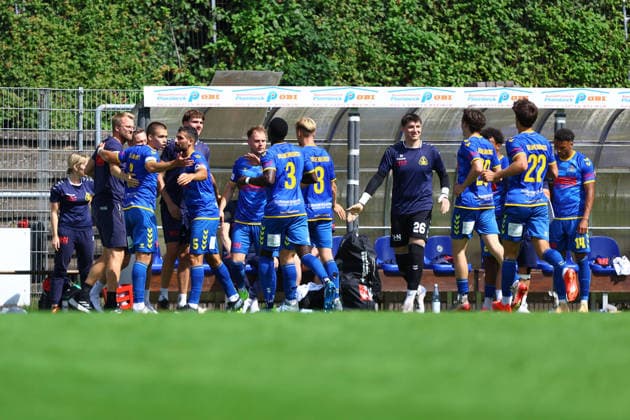 6 Yegor Melenivskyi (SV Atlas Delmenhorst) bejubelt mit seinen Teamkollegen seinen Treffer zum 1:1. Fußball I Herren I Regionalliga Nord I Saison 2026-2027 I 1. Spieltag I FC Eintracht Norderstedt - SV Atlas Delmenhorst I 02.08.2026 I Edmund-Plambeck-Stadion *** 6 Yegor Melenivskyi of SV Atlas Delmenhorst celebrates his goal—the 1-1 equalizer—with his teammates. Soccer Men s Regionalliga Nord 2026–2027 Season Matchday 1 FC Eintracht Norderstedt vs. SV Atlas Delmenhorst August August 2, 2026 Edmund Plambeck Stadium