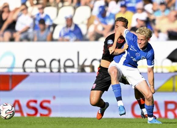 Twente s Aske Adelgaard and Genk s Jeppe Erenbjerg fight for the ball during a friendly soccer game between Racing Genk vs FC Twente, on Sunday 02 August 2026 in Genk, in preparation of the upcoming 2026-2027 Belgian first division soccer season. JOHAN EYCKENS JohanxEyckens  x182625263x