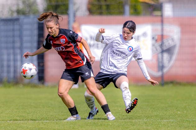 Ingolstadt, Deutschland 02. August 2026: 2. BL - Frauen - 2026 2027 - Sp. 1 - FC Ingolstadt 04 gegen 1. FFC Turbine Potsdam Im Bild: v. li. im Zweikampf Stefanie Reischmann (FCI) und Yuna Matsubara (1.FFC) DFL DFB regulations prohibit any use of photographs as image sequences and or quasi-video ESV-Stadion Bayern *** Ingolstadt, Germany, August 2, 2026, 2nd Bundesliga Women 2026–2027, Matchday 1: FC Ingolstadt 04 vs. 1 FFC Turbine Potsdam. Pictured from left in a tackle: Stefanie Reischmann (FCI) and Yuna Matsubara (1 FFC). DFL and DFB regulations prohibit any use of photographs as image sequences and or quasi-video. ESV Stadion Bayern Copyright: xFotostandx xSchäferx