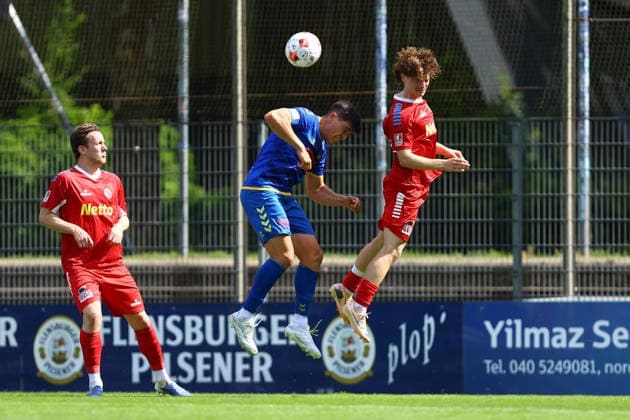 22 Leo Bera (FC Eintracht Norderstedt), 33 Amin Muja (SV Atlas Delmenhorst) Fußball I Herren I Regionalliga Nord I Saison 2026-2027 I 1. Spieltag I FC Eintracht Norderstedt - SV Atlas Delmenhorst I 02.08.2026 I Edmund-Plambeck-Stadion *** 22 Leo Bera, FC Eintracht Norderstedt, 33 Amin Muja SV Atlas Delmenhorst Men s Soccer I Regionalliga Nord I 2026–2027 Season I Matchday 1 I FC Eintracht Norderstedt vs. SV Atlas Delmenhorst I August 2, 2026 I Edmund Plambeck Stadium