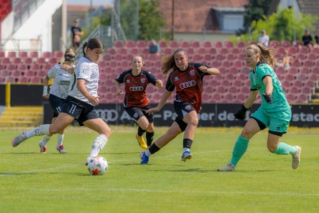 Ingolstadt, Deutschland 02. August 2026: 2. BL - Frauen - 2026 2027 - Sp. 1 - FC Ingolstadt 04 gegen 1. FFC Turbine Potsdam Im Bild: v.li. Leonie Preußler Preussler (1.FFC) mit der Chance zum 1:1 gegen Mara Winter (FCI) und Torhüterin Anna-Lena Daum (FCI) DFL DFB regulations prohibit any use of photographs as image sequences and or quasi-video ESV-Stadion Bayern *** Ingolstadt, Germany, August 2, 2026, 2nd Bundesliga Women 2026–2027, Matchday 1: FC Ingolstadt 04 vs. 1 FFC Turbine Potsdam. Pictured from left: Leonie Preußler (Preussler) of 1 FFC with a chance to tie the score at 1–1 against Mara Winter of FCI and goalkeAnna Lena Daum (FCI). DFL and DFB regulations prohibit any use of photographs as image sequences and or quasi-video. ESV Stadion Bayern Copyright: xFotostandx xSchäferx