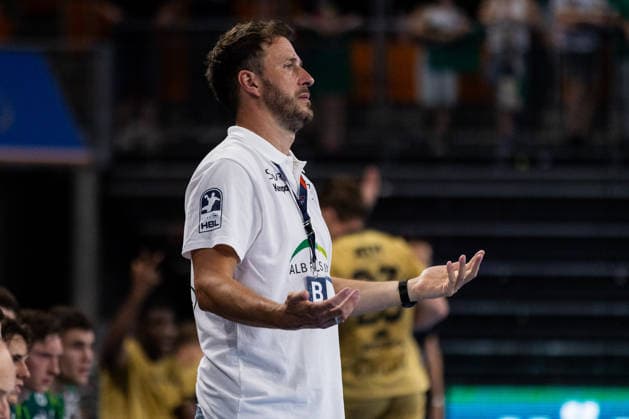 Ben MATSCHKE (FRISCH AUF! Goeppingen, Trainer) Geste, gestikuliert, gibt Anweisungen, Aktion GER, FRISCH AUF! Goeppingen vs. Sporting Lissabon, Handball, Testspiel Vorbereitung, Spielzeit 2026 2027, 02.08.2026, GER, FRISCH AUF! Goeppingen vs. Sporting Lissabon, Handball, Testspiel Vorbereitung, Spielzeit 2026 2027, 02.08.2026, Neu-Ulm *** Ben MATSCHKE, FRISCH AUF Goeppingen, Coach, gesturing, giving instructions, Action, GER, FRISCH AUF Goeppingen vs. Sporting Lisbon, Handball, Preseason Friendly, 2026–2027 Season, August 2, 2026, GER, FRISCH AUF Goeppingen vs. Sporting Lisbon, handball, preseason friendly, 2026–2027 season, August 2, 2026, Neu Ulm Copyright: xEibnerxPressefoto OliverxSchmidtx EP_OST