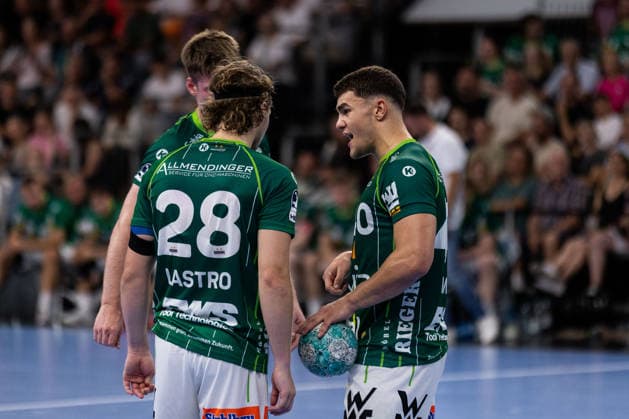 Elias NEWEL (FRISCH AUF! Goeppingen, 40) gibt Anweisungen GER, FRISCH AUF! Goeppingen vs. Sporting Lissabon, Handball, Testspiel Vorbereitung, Spielzeit 2026 2027, 02.08.2026, GER, FRISCH AUF! Goeppingen vs. Sporting Lissabon, Handball, Testspiel Vorbereitung, Spielzeit 2026 2027, 02.08.2026, Neu-Ulm *** Elias NEWEL, FRISCH AUF Goeppingen, 40, gives instructions GER, FRISCH AUF Goeppingen vs. Sporting Lisbon, Handball, Preseason Friendly, 2026–2027 Season, August 2, 2026, GER, FRISCH AUF Goeppingen vs. Sporting Lisbon, Handball, Preseason Friendly, 2026–2027 Season, August 2, 2026, Neu Ulm Copyright: xEibnerxPressefoto OliverxSchmidtx EP_OST