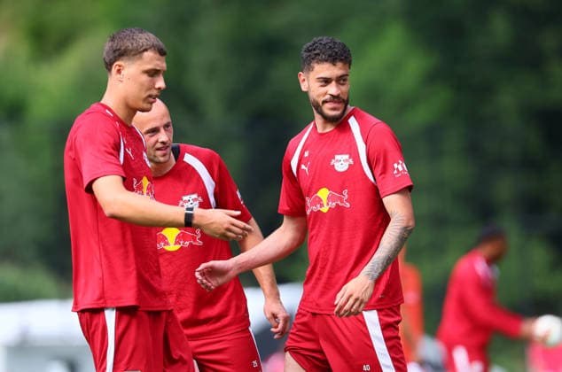 RB Leipzig - AUT Trainingslager Bundesliga Saalfelden, 02.08.2026, Gut Brandlhof, Fussball, Bundesliga, GER , RB Leipzig - Trainingslager in Saalfelden am Steinernen Meer AUT. , Im Bild v.l.: Maxime Esteve, Torwart Leopold Zingerle und Romulo , *** RB Leipzig (AUT) Training Camp, Bundesliga, Saalfelden, August 2, 2026, Gut Brandlhof, Soccer, Bundesliga, GER, RB Leipzig Training Camp in Saalfelden am Steinernen Meer (AUT), Pictured from left: Maxime Esteve, goalkeeper Leopold Zingerle, and Romulo, Picture Point