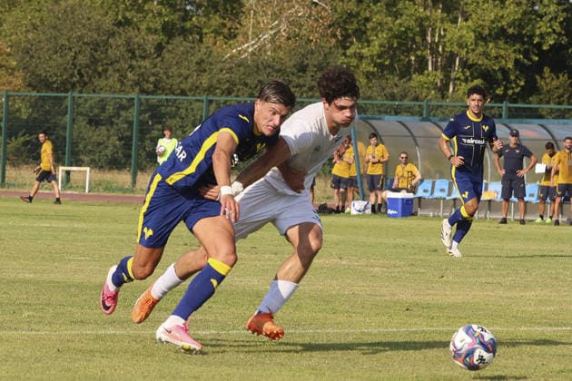 IPA87193933 - Antoine Joseph Bernede of Hellas Verona FC battles for the ball with Lukas Sinn of Lecco1912 during the Hellas Verona FC vs. Calcio Lecco 1912 match, 4th Friendly Match, at the Campo Sportivo Comunale in Villafranca di Verona (VR), on August 2, 2026.  Copyright: xDavidexCasentini IPAxSportx xx 87193933