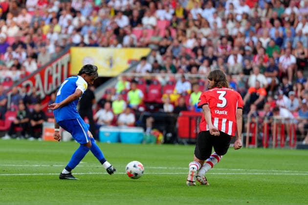 Johan Cruijff Schaal XXX: PSV Eindhoven - AZ Alkmaar Eindhoven - Weslley Patati of AZ Alkmaar, Yarek Gasiorowski of PSV Eindhoven during the final of the Johan Cruijff Schaal XXX. The official start of the 2026 2027 season. The match is set between PSV Eindhoven and AZ Alkmaar at Philips Stadion on 2 August 2026 in Eindhoven, The Netherlands. (Hero Images Nick Koole) Copyright: xNickxKoolex