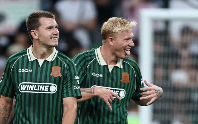 Sport Bilder des Tages Russia Soccer Premier-League Krasnodar - Fakel 9216215 02.08.2026 Krasnodar s Nikita Krivtsov, right, celebrates with teammate Dmitry Vorobyov after scoring his team s third goal during the Russian Premier League soccer match between Krasnodar and Fakel Voronezh in Krasnodar, Russia. Vitaly Timkiv Sputnik Krasnodar Russia  Copyright: xVitalyxTimkivx