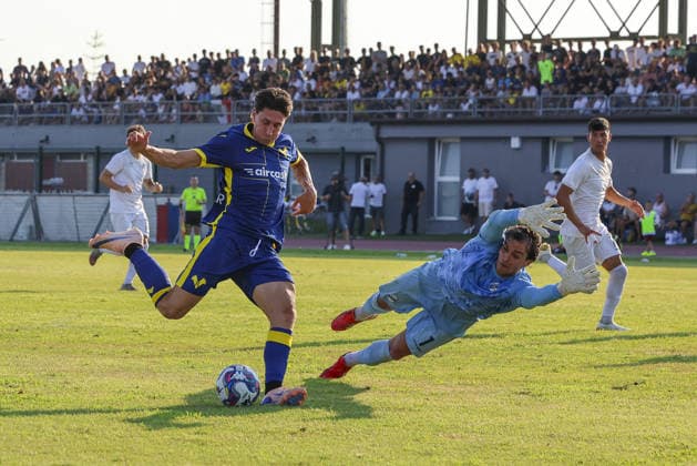 SOCCER - Friendly Match - Hellas Verona vs. Lecco Photo by IPA ABACAPRESS.COM87193929 - Samuele Mulattieri of Hellas Verona FC scores a goal during the match between Hellas Verona FC and Calcio Lecco 1912, the 4th preseason friendly, at the Campo Sportivo Comunale in Villafranca di Verona (VR), on August 2, 2026. Verona Italy  Copyright: xIPAxSport ABACAx