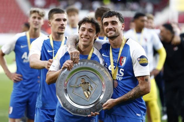 EINDHOVEN , 02-08-2026 , Philips Stadium , Dutch football Johan Cruijff Schaal season 2026 2027, Match between PSV - AZ , picture shows , AZ player Troy Parrott , AZ player Mateo Chavez celebrating the winning off the Johan Cruijf Schaal PSV - AZ (JC Cup)  x205412878x Copyright: