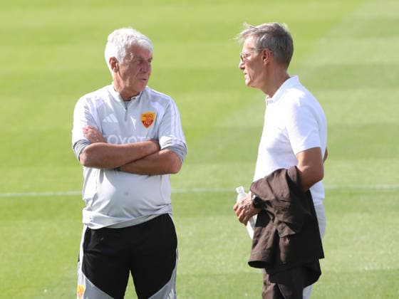 IPA87195192 - Cardiff, July 31, 2026. AS Roma training sessions at the 2026–2027 training camp. Pictured: Gasperini and CEO Galantic (Photo by Gino Mancini)  Copyright: xGinoxMancini IPAxSportx xx 87195192