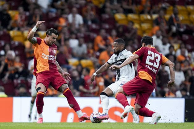 Galatasaray v Rennes - Friendlies ISTANBUL, TURKIYE - AUGUST 2: Abdulkerim Bardakci (L) of Galatasaray in action against Arnoud Nordin (C) of Rennes during friendlies between Galatasaray and Rennes at RAMS Park in Istanbul, Turkiye on August 2, 2026. Arife Karakum Anadolu Istanbul Turkey. Editorial use only. Please get in touch for any other usage.  Copyright: x2026xAnadoluxArifexKarakumx
