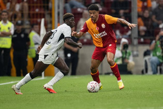 Galatasaray v Rennes - Friendlies ISTANBUL, TURKIYE - AUGUST 2: Gabriel Sara (R) of Galatasaray in action during friendlies between Galatasaray and Rennes at RAMS Park in Istanbul, Turkiye on August 2, 2026. Celal Günes Anadolu Istanbul Turkey. Editorial use only. Please get in touch for any other usage.  Copyright: x2026xAnadoluxCelalxGüneÅüx