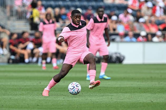 HARRISON, NJ - AUGUST 02: Sunderland midfielder Noah Sadiki 27 dribbles the ball during the friendly match between Wrexham AFC and Sunderland AFC on August 2nd, 2026 at Subaru Park in Chester, PA. (Photo by Terence Lewis Icon Sportswire) SOCCER: AUG 02 Wrexham AFC v Sunderland AFC EDITORIAL USE ONLY Icon260802003