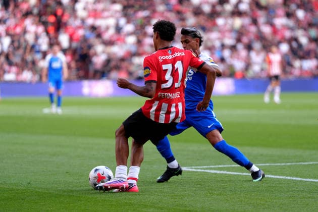 Johan Cruijff Schaal XXX: PSV Eindhoven - AZ Alkmaar Eindhoven - Noah Fernandez of PSV Eindhoven, Weslley Patati of AZ Alkmaar during the final of the Johan Cruijff Schaal XXX. The official start of the 2026 2027 season. The match is set between PSV Eindhoven and AZ Alkmaar at Philips Stadion on 2 August 2026 in Eindhoven, The Netherlands. (Hero Images Nick Koole) Copyright: xNickxKoolex