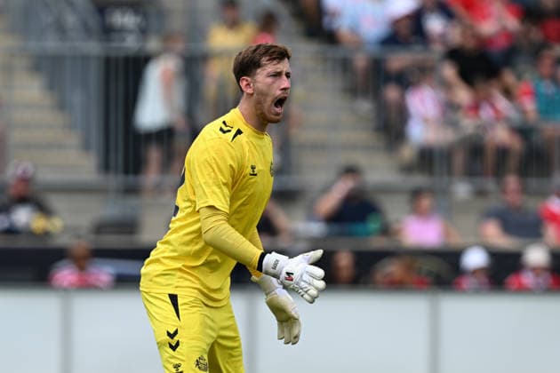 HARRISON, NJ - AUGUST 02: Sunderland goalkeeper Robin Roefs 22 is shown during the friendly match between Wrexham AFC and Sunderland AFC on August 2nd, 2026 at Subaru Park in Chester, PA. (Photo by Terence Lewis Icon Sportswire) SOCCER: AUG 02 Wrexham AFC v Sunderland AFC EDITORIAL USE ONLY Icon260802008