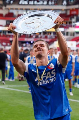 2026-08-02 PSV v AZ Alkmaar - Dutch Eredivisie Johan Cruijff Schaal EINDHOVEN, NETHERLANDS - AUGUST 2: Wouter Goes of AZ Alkmaar with the Johan Cruijffcup during the Dutch Eredivisie Johan Cruijff Schaal match between PSV and AZ Alkmaar at Philips Stadion on August 2, 2026 in Eindhoven, Netherlands. Eindhoven Philips Stadion Netherlands Content not available for redistribution in The Netherlands directly or indirectly through any third parties. Copyright: xBenxGalx