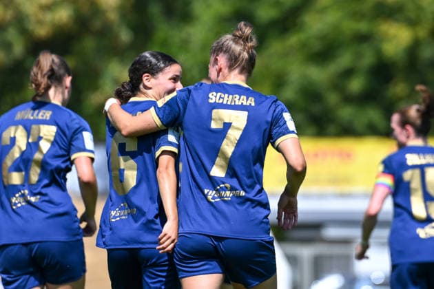 02.08.2026, Fußball, 2. Frauen-Bundesliga, 2026 2027, 1. Spieltag, SG 99 Andernach - SV Meppen Zwei Generationen - ein Team. Neuzugang Narjiss Ahamad (6 Andernach) und Routinier Carolin Schraa (7). *** August 2, 2026, Soccer, Women s Bundesliga 2, 2026–2027, Matchday 1, SG 99 Andernach vs. SV Meppen: Two Generations, One Team—Newcomer Narjiss Ahamad (6, Andernach) and Veteran Carolin Schraa (7)