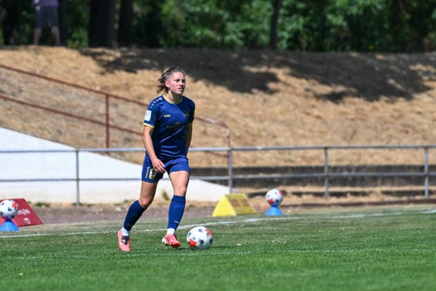 02.08.2026, Fußball, 2. Frauen-Bundesliga, 2026 2027, 1. Spieltag, SG 99 Andernach - SV Meppen Leonie Krump (10 Andernach) mit dem Ball im Mittelfeld. *** August 2, 2026, Soccer, Women s Bundesliga 2, 2026–2027, Matchday 1, SG 99 Andernach vs. SV Meppen, Leonie Krump (10) of Andernach with the ball in midfield