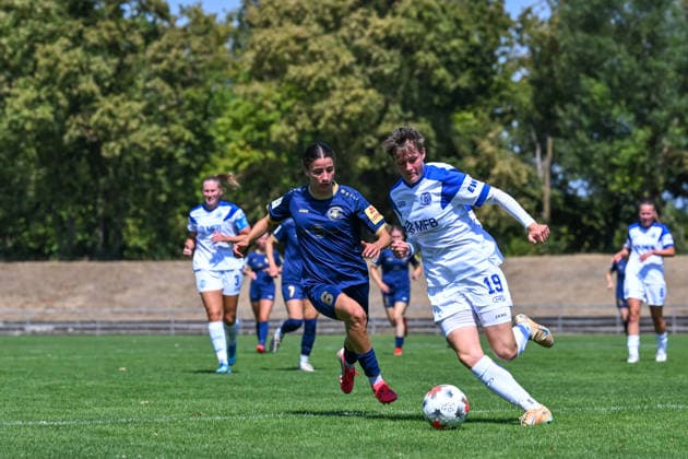 02.08.2026, Fußball, 2. Frauen-Bundesliga, 2026 2027, 1. Spieltag, SG 99 Andernach - SV Meppen Narjiss Ahamad (6 Andernach) und Sarah Dittrich (19 Meppen) im Duell um den Ball. *** August 2, 2026, Soccer, Women s Bundesliga 2, 2026–2027, Matchday 1, SG 99 Andernach vs. SV Meppen: Narjiss Ahamad (6, Andernach) and Sarah Dittrich (19, Meppen) battle for the ball