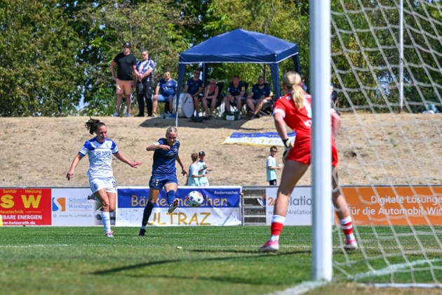 02.08.2026, Fußball, 2. Frauen-Bundesliga, 2026 2027, 1. Spieltag, SG 99 Andernach - SV Meppen Isabel Pfeiffer (21 Andernach) mit einem Schuss aufs Tor. *** August 2, 2026, Soccer, Women s Bundesliga 2, 2026–2027, Matchday 1, SG 99 Andernach vs. SV Meppen, Isabel Pfeiffer, 21, Andernach, with a shot on goal