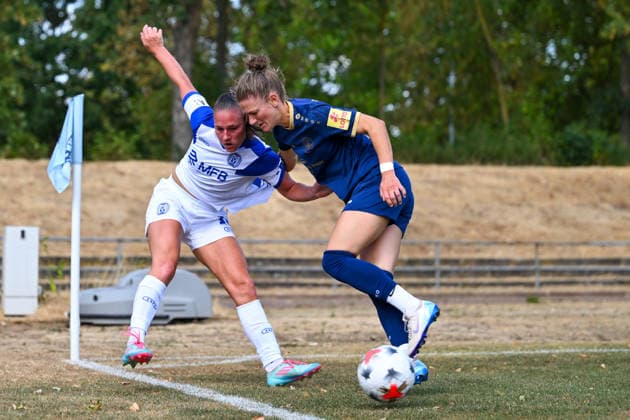 Sport Bilder des Tages 02.08.2026, Fußball, 2. Frauen-Bundesliga, 2026 2027, 1. Spieltag, SG 99 Andernach - SV Meppen Carolin Schraa (7 Andernach) und Lana Hubbeling (18 Meppen) im Zweikampf. *** August 2, 2026, Soccer, Women s Bundesliga 2, 2026–2027, Matchday 1, SG 99 Andernach vs. SV Meppen: Carolin Schraa (7, Andernach) and Lana Hubbeling (18, Meppen) in a tackle