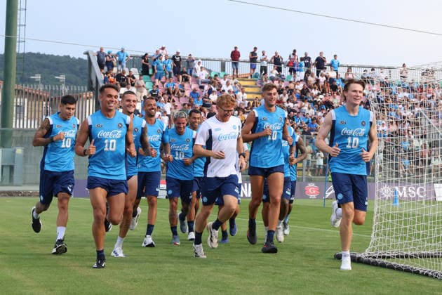 SSC Napoli Training Session Napoli players run during a training session on Day of the preseason camp of SSC Napoli at stadio Patini in Castel di Sangro, Italy, on August 2, 2025. Castel di Sangro Italy  Copyright: xCiroxDexLucax originalFilename:deluca-sscnapol260802_npPRe.jpg