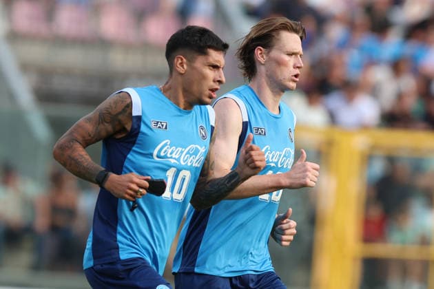 SSC Napoli Training Session Mathias Olivera and Scott McTominay of Napoli during a training session on the first day of the preseason camp of SSC Napoli at Stadio Patini in Castel di Sangro, Italy, on August 2, 2025. Castel di Sangro Italy  Copyright: xCiroxDexLucax originalFilename:deluca-sscnapol260802_npjor.jpg