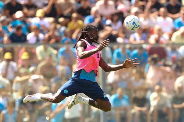 SSC Napoli Training Session Frank Zambo Anguissa of Napoli during a training session on the first day of the preseason camp of SSC Napoli at Stadio Patini in Castel di Sangro, Italy, on August 2, 2025. Castel di Sangro Italy  Copyright: xCiroxDexLucax originalFilename:deluca-sscnapol260802_npzi6.jpg