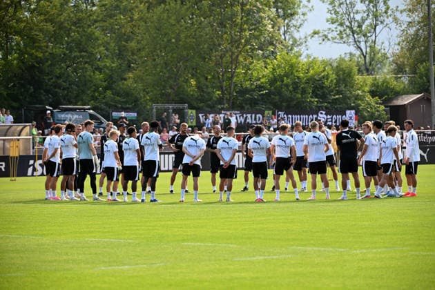 02.08.2026; Rottach-Egern; Fussball, Herren, Saison 2026 2027, Trainingslager Borussia Moenchengladbach Trainingsansprache DFL regulations prohibit any use of photographs as image sequences and or quasi-video. Stadion Am Birkenmoos Bayern Deutschland *** August 2, 2026 Rottach Egern Soccer, Men s, 2026–2027 Season, Borussia Mönchengladbach Training Camp, Pre-Training Speech; DFL regulations prohibit any use of photographs as image sequences and or quasi-video; Am Birkenmoos Stadium, Bavaria, Germany