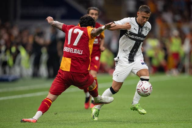 Galatasaray v Rennes - Friendlies ISTANBUL, TURKIYE - AUGUST 2: Eren Elmali (17) of Galatasaray in action against Przemyslaw Frankowski (R) of Rennes during friendlies between Galatasaray and Rennes at RAMS Park in Istanbul, Turkiye on August 2, 2026. Celal Gunes Anadolu Istanbul Turkey. Editorial use only. Please get in touch for any other usage.  Copyright: x2026xAnadoluxCelalxGunesx