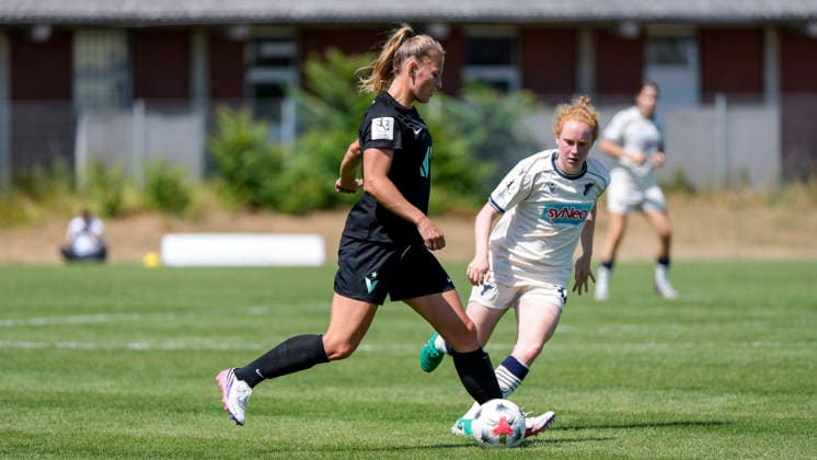 v.li.: Toma Ihlenburg (Viktoria, 4), Milena Röder (TSG II, 32), Aktion, Action, Spielszene, 02.08.2026, St. Leon-Rot (Deutschland), Fussball, 2. Frauen-Bundesliga, TSG 1899 Hoffenheim U20 - FC Viktoria Berlin, DFB DFL REGULATIONS PROHIBIT ANY USE OF PHOTOGRAPHS AS IMAGE SEQUENCES AND OR QUASI-VIDEO. *** From left: Toma Ihlenburg (Viktoria), 4; Milena Röder (TSG II), 32; action, game play, 02 08 2026, St. Leon-Rot, Germany, soccer, Women’s Bundesliga 2, TSG 1899 Hoffenheim U20 vs. FC Viktoria Berlin, DFB and DFL regulations prohibit any use of photographs as image sequences and or quasi-video xozx