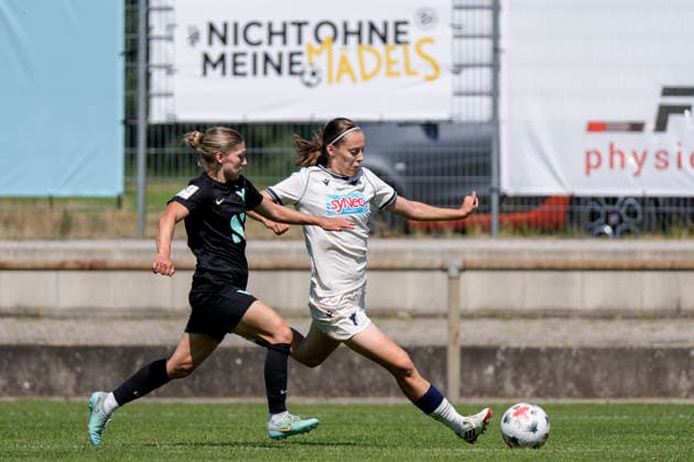 v.li.: Sarah Klotz (Viktoria, 2), Vivien Victoria Thomann (TSG II, 21), Zweikampf, Spielszene, Duell, duel, tackle, tackling, Dynamik, Action, Aktion, unter einem Banner mit dem DFB-Motto: Nicht ohne meine Mädels, 02.08.2026, St. Leon-Rot (Deutschland), Fussball, 2. Frauen-Bundesliga, TSG 1899 Hoffenheim U20 - FC Viktoria Berlin, DFB DFL REGULATIONS PROHIBIT ANY USE OF PHOTOGRAPHS AS IMAGE SEQUENCES AND OR QUASI-VIDEO. *** From left: Sarah Klotz Viktoria, 2, Vivien Victoria Thomann TSG II, 21, tackle, game scene, duel, tackle, tackling, dynamism, action, under a banner with the DFB motto Not without my girls, 02 08 2026, St. Leon-Rot, Germany, soccer, Women’s Bundesliga 2, TSG 1899 Hoffenheim U20 vs. FC Viktoria Berlin, DFB and DFL regulations prohibit any use of photographs as image sequences and or quasi-video xozx